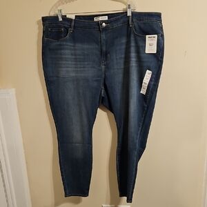 Levi Signature Mid Rise Skinny Leg Jeans. 24S.  NWT